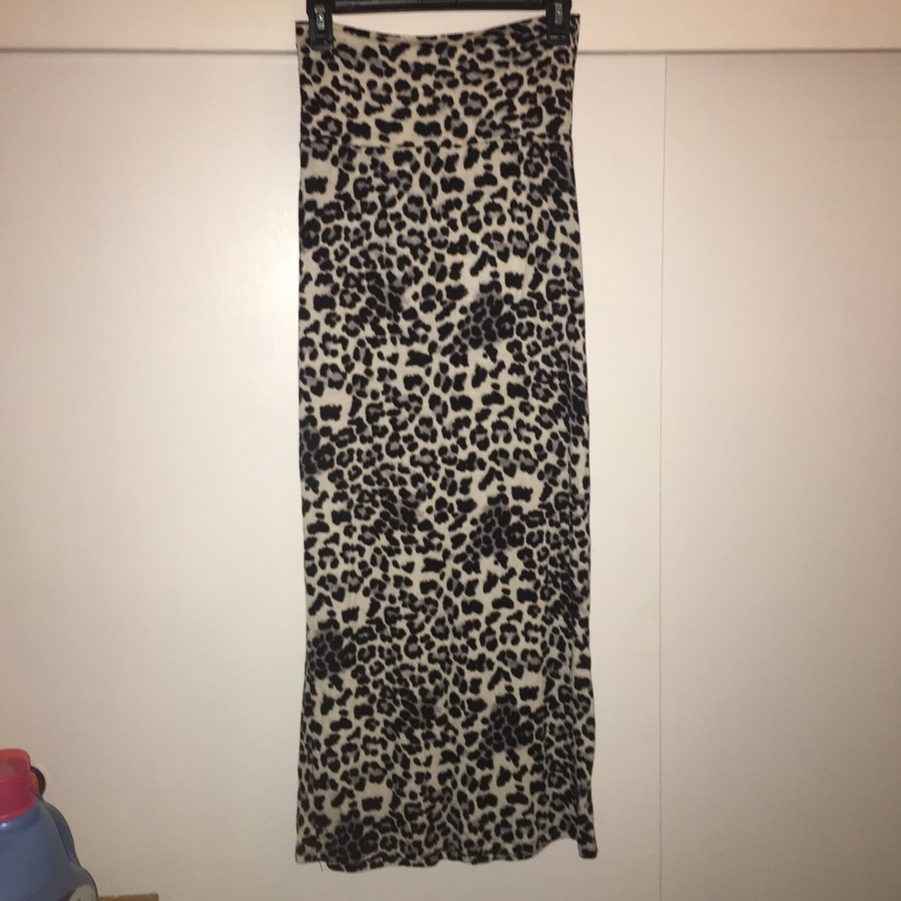 Full tilt snow leopard maxi skirt in juniors large